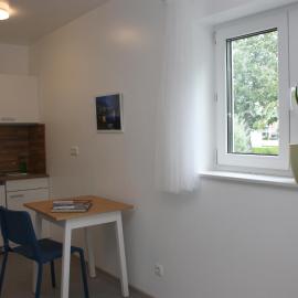 Voll möblierte, helle Wohnung in ruhiger Lage