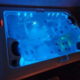 Maison 3 étoiles à 50m mer plages îles nature piscine chauffée jacuzzi privé WIFI: Le Port-des-Barques şehrinde bir otel