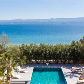 New Luxury Beach Villa, hotel u Dućama