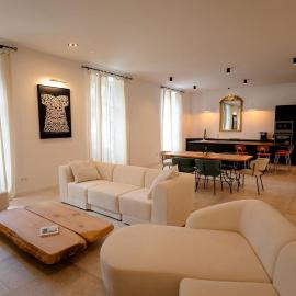 Appartement 120m2, hotell i Aubenas