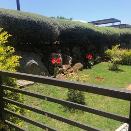 KwaSihle on Boundary is a charming 2 bedroomed unit that accommodates 4 people, situated in a peaceful and secure estate.