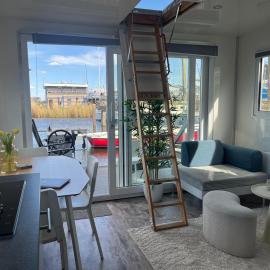 Tiny lake houses near the beach and centre by Weltevreden Experience – hotel w mieście Zeewolde