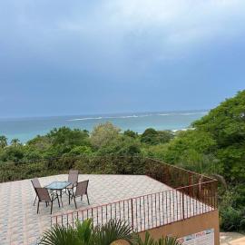 Breathtaking Ocean View Condo, hotell sihtkohas Sámara