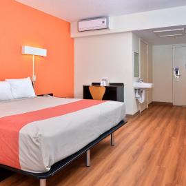 Days Inn by Wyndham Brawley، فندق في Brawley