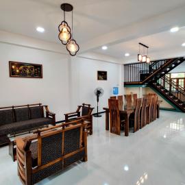Highway Twin Home West wing, hotel a Kadawata