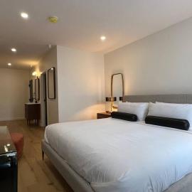 The Phenix, Historic DTWN Hotel, Market Square View, King Bed, Room # 400, hotel in Bangor