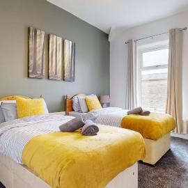 Modernised 3-bedroom Blackburn townhouse sleeps 6