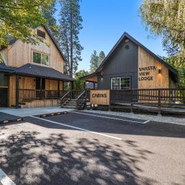 Shasta View Lodge, hotel u gradu McCloud