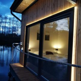 Hausboot Friedrich, hotel i Papenburg