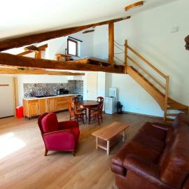 Studio de charme avec vue, en plein coeur de Florac, hôtel à Florac Trois Riviere