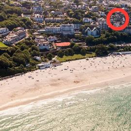 Above PORTHMINSTER BEACH - - St James Rest - - A STYLISH GROUND-FLOOR PRIVATE APARTMENT - - Kids Love The Cabin Bunk Room - - BEAUTIFULLY REFURBISHED, hotel i St Ives
