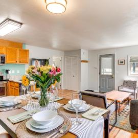 Downtown Ouray Apt w/ River & Mountain Views!, hotel Ourayben
