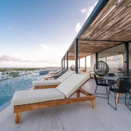 KAAB Condo with ocean view pool, hotel i Playa del Carmen