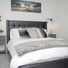 2 Miles to Disneyland -FREE Parking! In Anaheim CA, hotel in Anaheim