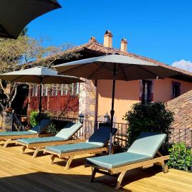 Apartamentos Villa de Potes, хотел в Потес