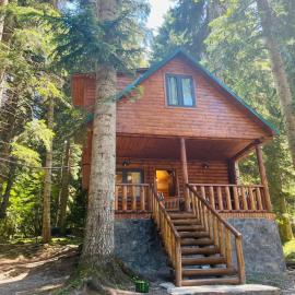 Rest House، فندق في Oni