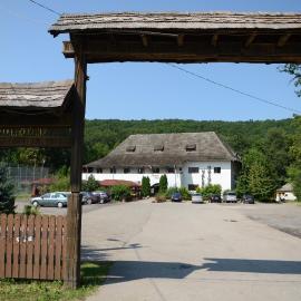 Pensiunea Valea Ursului โรงแรมในBascov