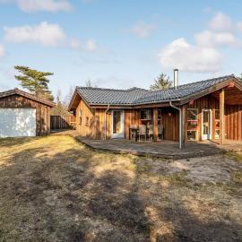 4 Bedroom Amazing Home In Hals, hotel in Hals