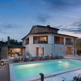 Villa Fabiana, a luxurious and spacious villa, few minutes from the beach, hotel sa Labin