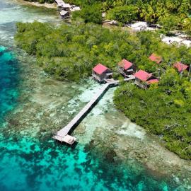 Raja Ampat Blue Sea, hotel di Besir