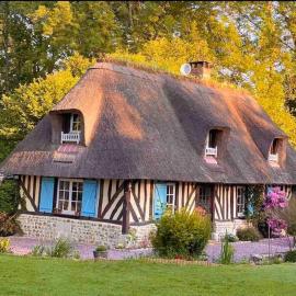 Chaumière normande et sa dépendance, proche Deauville et Honfleur 10-12 pers, hotell i Quetteville