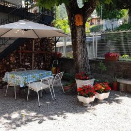Lake Como Apartment IL NOCE，Canzo的飯店