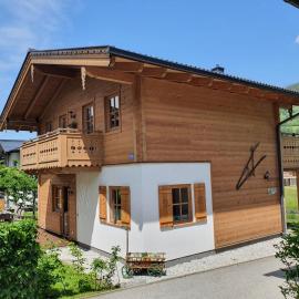 Alpen Chalets Zell am See, hotel in Niedernsill
