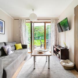 B48 Duplex - a kerti ház, Hotel in Törökbálint