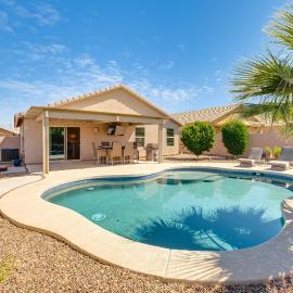 Backyard Oasis: Updated San Tan Valley Escape, hotel a Magma