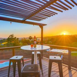 The Helix House - Pool & Mountain Views，拉米薩的飯店