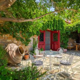 Ethaleia Hotel, hotell i Moúdhros