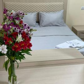 Ruz & Arian Zvartnots Airport, hotel i Pʼarakʼar