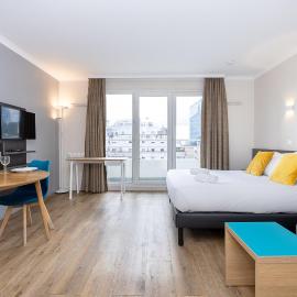 Star Of Life, hotel in Courbevoie