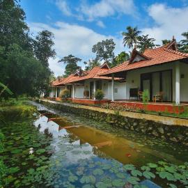 Palmgrove Lake Resort, hotel in Alleppey