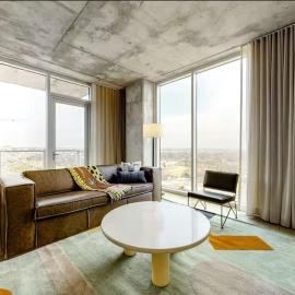 오스틴에 위치한 호텔 Luxe Rainey St High Rise - Heated Pool - Gym - ATX