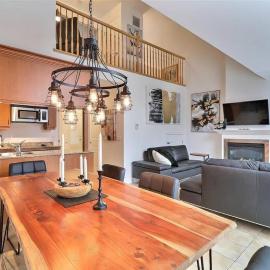 Chalet Saint-Sauveur with heated pool during Summer and Ski in Ski out!, hôtel à Saint-Sauveur-des-Monts