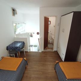 Simple room for 2 with bathroom close to the sea, hotel in Kraljevica