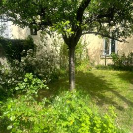 Maison avec Jardin proche Porte Maillot, hotel in Colombes