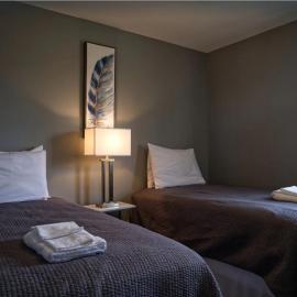 2 Bedroom Harbor Front Condo 9L, хотел в Roseneath