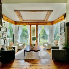 Nature Retreat w/ Sunroom Gazebo, hotel v mestu Cantley