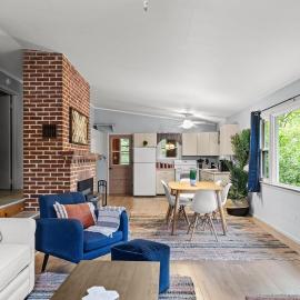 Harpers Ferry Cottage Hot Tub, WiFi, Dog-Friendly