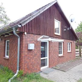 VINTAGE HOUSE Ferienwohnung LANDHAUS LAAVE, hotel di Laave