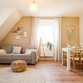 BOHO-Apartment - Feel like Home, Tiny Bathroom & Garage, 60m2, hotel em Mühlacker