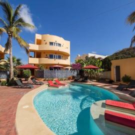 15A Beautiful Brand New 2BR 2BA Condominium Pool, Hotel in San Carlos