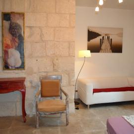 chambre d hote spacieuse avec cour junas gard, hotell i Junas