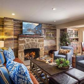 Historic Lakeview Cabin, Beautiful View, 2 Level, 1400 sqft, Dogs, Walk to Village, hotel u gradu 'Lake Arrowhead'