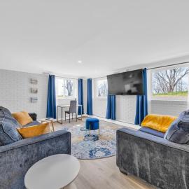 Cliffside Suite #3 - Seacliff Beach Suites: Leamington şehrinde bir otel