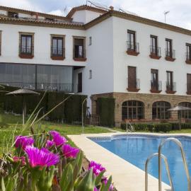 Aparthotel Rural 12 Caños, hotel v destinaci Galaroza