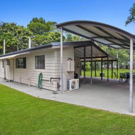 White Patch On The Water! โรงแรมในOld Bribie
