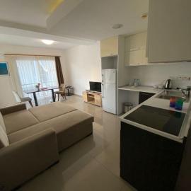 Private Flat in Famagusta Center with Hotel Perks, hotel in Famagusta